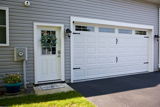 24/7 Emergency Garage Door Panel Replacement experts in Warm Mineral Springs, FL